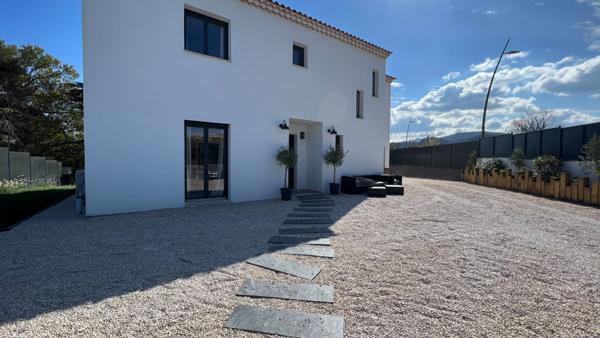 Maison Bouc Bel Air 5 pièce(s) 149 m² 4 chambres - 715m² de terrain - garantie décennale - Moderne