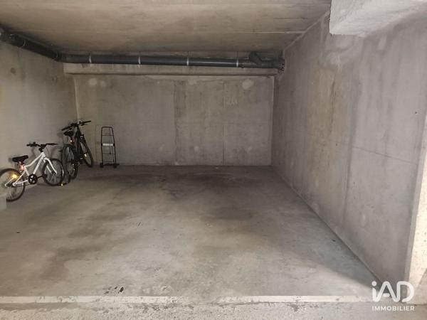Location parking 20 m² Montigny-le-Bretonneux
