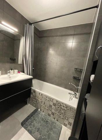 APPARTEMENT AU COEUR DE CHATEAU GOMBERT