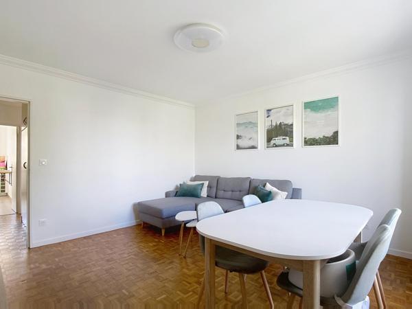 T3 lumineux- RER A 9 mn à pied / commerces à 2 pas