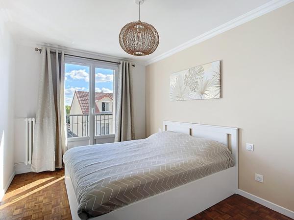 T3 lumineux- RER A 9 mn à pied / commerces à 2 pas