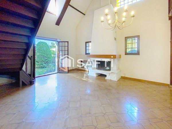 Maison Familiale individuelle- Grand salon / séjour donnant sur jardin