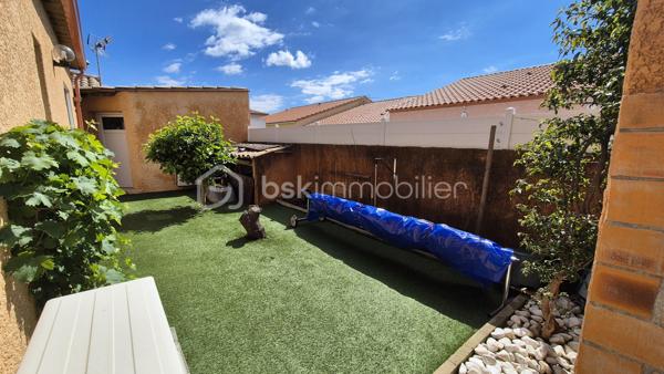 A VENDRE VILLA TROIS FACES DE 160 M² SUR TERRAIN DE 488M² A LATOUR BAS ELNE - QUATRE CHAMBRES - CLIMATISATION REVERSIBLE - PISCINE ESPRIT BALI - GARAGE TRAVERSANT - ATELIER - PROCHE DE TOUS LES COMMERCES ET DES ECOLES - AUCUN TRAVAUX A PREVOIR.
Cette villa, rénovée en 2021, aux normes, se compose en rez-de chaussée d'un hall d'entrée avec dressing, d'une cuisine semi-ouverte parfaitement bien aménagée, d'une pièce à vivre baignée de lumière dotée d'un poele à granules, d'un salon cosy offrant calme et détente, d'un bureau, d'un toilette indépendant, d'une buanderie avec un accès direct au garage, d'une suite parentale avec sa salle d'eau - son dressing et son toilette privatifs, le tout en plain pied pour votre quotidien.
L'étage vous offre trois chambres au volume exceptionnel, et une salle d'eau avec son toilette.
Le stationnement, amplement aisé, permettra de garer deux véhicules sur la parcelle, en plus d'une garage traversant.
De superbes extérieurs vous attendent pour d'agréables moments de farniente en famille ou entre amis, aux abords de sa piscine chauffée, à l'ombre sur ses terrasses en bois abritées par une pergola bioclimatique. De superbes dejeuners ou diners seront favorisés par une cuisine d'été équipée d'un barbecue et de son four à pizza.
Un atelier permettra le stockage de votre outillage divers pour les plus bricoleurs.
A la recherche de confort, de prestations et de volumes dans un calme absolu, cette villa sera idéale pour une famille, en résidence principale ou secondaire.
Je reste à votre disposition pour toutes informations.

Ses atouts : climatisation réversible, menuiseries pvc double vitrage, volets roulants électriques centralisés, volumes, gout très élégant, poele à granules, aspiration centralisée, piscine chauffée.