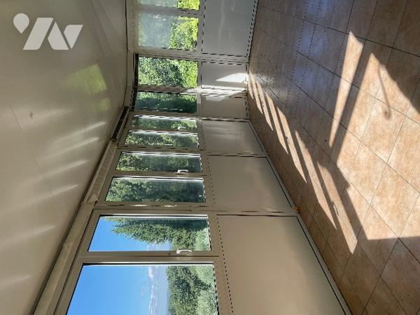 Villa d’environ 168 m² habitables offre un fort potentiel, deux habitations indépendantes.