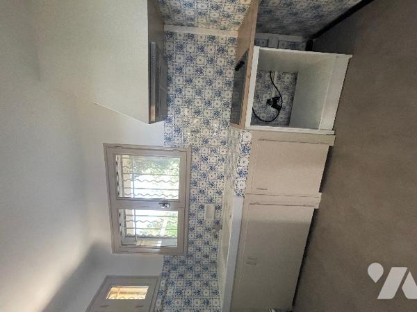 Villa d’environ 168 m² habitables offre un fort potentiel, deux habitations indépendantes.