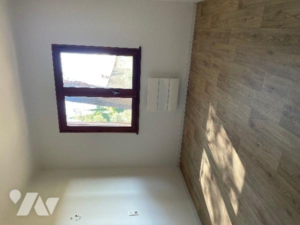 Villa d’environ 168 m² habitables offre un fort potentiel, deux habitations indépendantes.