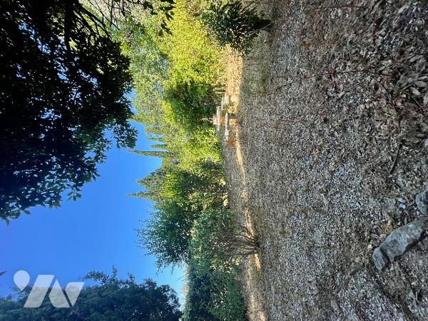 Villa d’environ 168 m² habitables offre un fort potentiel, deux habitations indépendantes.