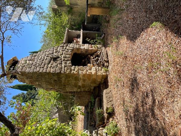 Villa d’environ 168 m² habitables offre un fort potentiel, deux habitations indépendantes.