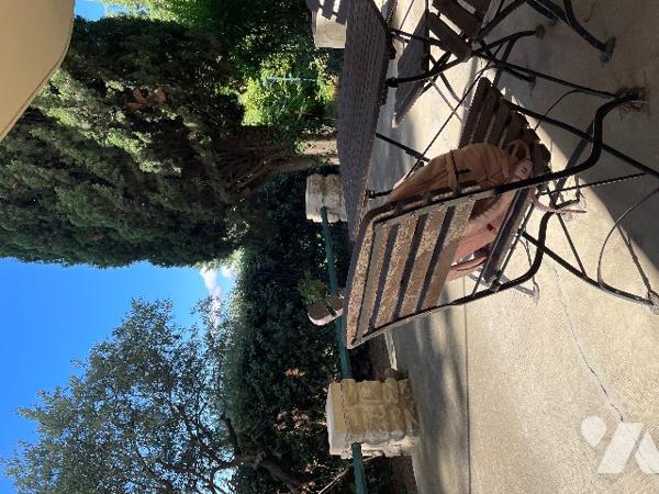 Villa d’environ 168 m² habitables offre un fort potentiel, deux habitations indépendantes.