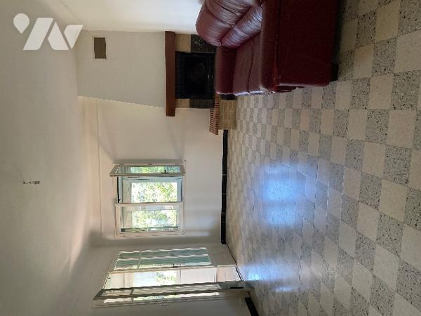 Villa d’environ 168 m² habitables offre un fort potentiel, deux habitations indépendantes.