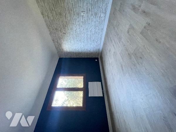 Villa d’environ 168 m² habitables offre un fort potentiel, deux habitations indépendantes.