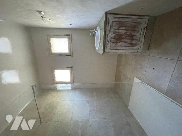 Villa d’environ 168 m² habitables offre un fort potentiel, deux habitations indépendantes.