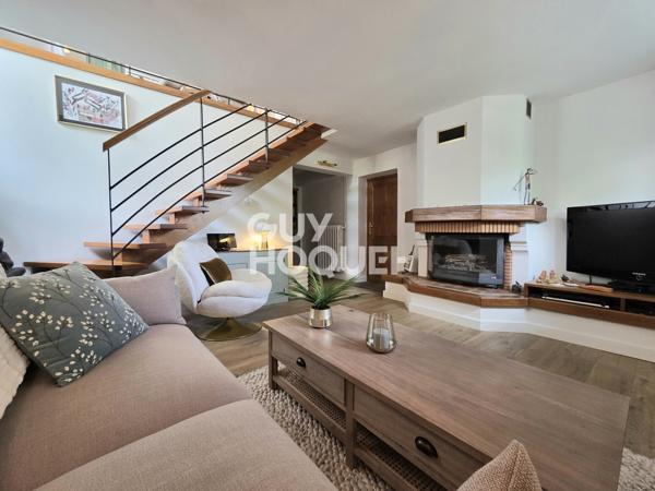 Maison à vendre de 6 pièces de 125 m² habitables (200 m2 avec garages et cave) sur un terrain de 1185 m2