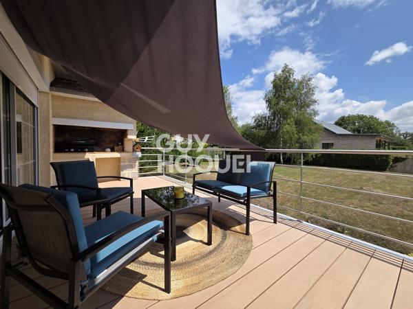 Maison à vendre de 6 pièces de 125 m² habitables (200 m2 avec garages et cave) sur un terrain de 1185 m2