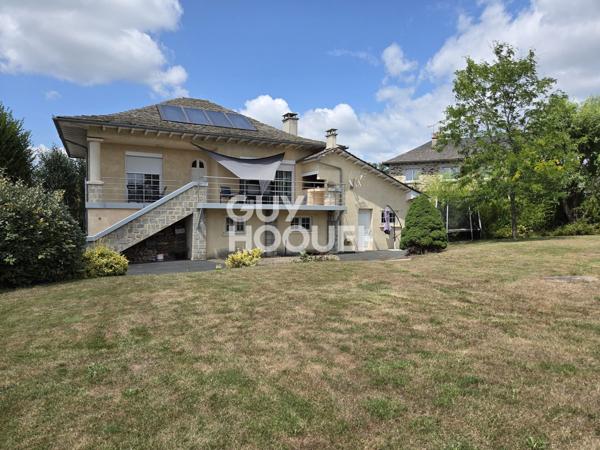 Maison à vendre de 6 pièces de 125 m² habitables (200 m2 avec garages et cave) sur un terrain de 1185 m2