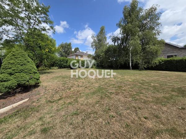 Maison à vendre de 6 pièces de 125 m² habitables (200 m2 avec garages et cave) sur un terrain de 1185 m2