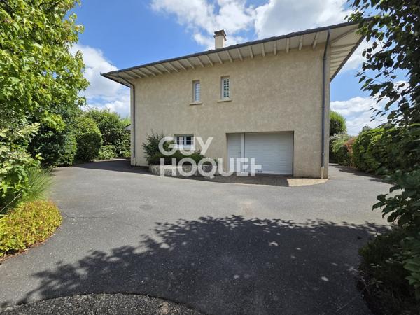 Maison à vendre de 6 pièces de 125 m² habitables (200 m2 avec garages et cave) sur un terrain de 1185 m2