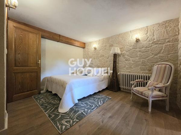 Maison à vendre de 6 pièces de 125 m² habitables (200 m2 avec garages et cave) sur un terrain de 1185 m2