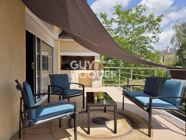 Maison à vendre de 6 pièces de 125 m² habitables (200 m2 avec garages et cave) sur un terrain de 1185 m2