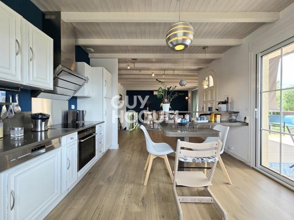 Maison à vendre de 6 pièces de 125 m² habitables (200 m2 avec garages et cave) sur un terrain de 1185 m2