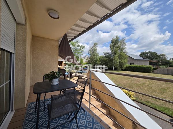 Maison à vendre de 6 pièces de 125 m² habitables (200 m2 avec garages et cave) sur un terrain de 1185 m2