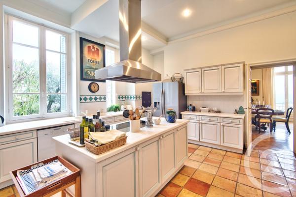 Maison à vendre  12 pièces - 587,96 m2 GRASSE - 06