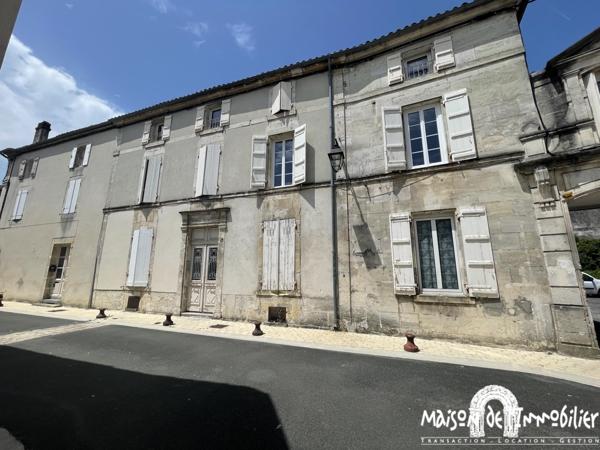 Vente Appartement dans hôtel particulier - 4 pièces - 87m² - Immeuble de caractère Quartier Vieux COGNAC