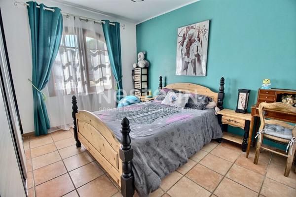 Maison composée de deux habitations (T5 140m² + T2 de 60m²) sur une parcelle de 4290m² dans un secteur prisé