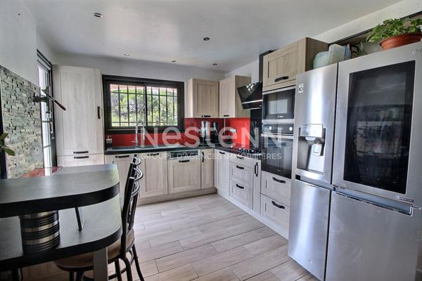 Maison composée de deux habitations (T5 140m² + T2 de 60m²) sur une parcelle de 4290m² dans un secteur prisé