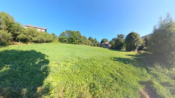 Terrain constructible de 1078m²