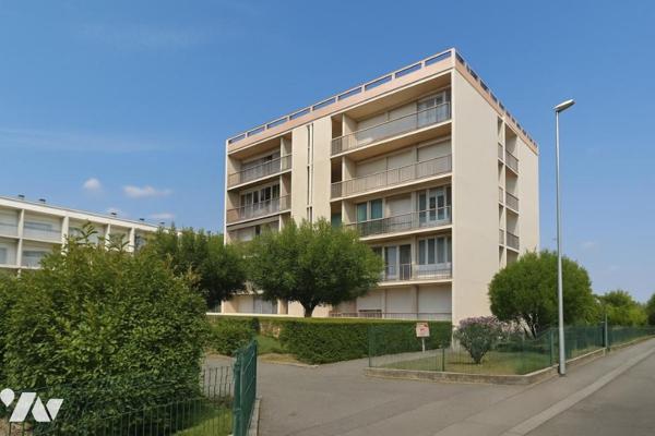 Appartement T4 77 m² -RDC sur élevé- Cave- Garage 