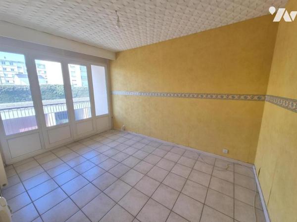 Appartement T4 77 m² -RDC sur élevé- Cave- Garage 
