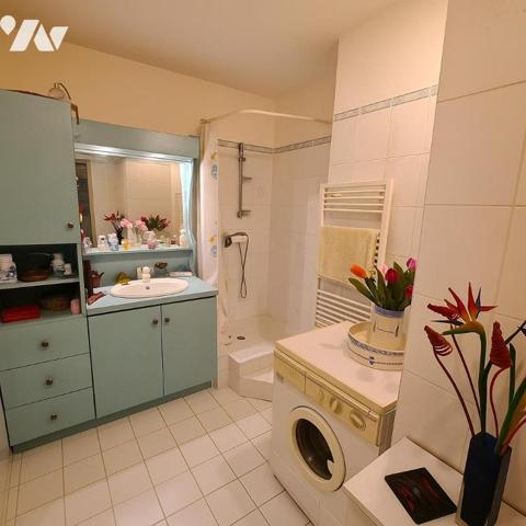 Appartement T4 77 m² -RDC sur élevé- Cave- Garage 