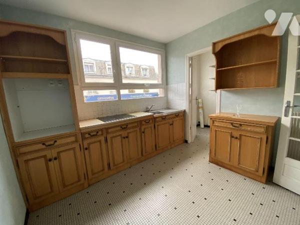 Au c?ur du quartier recherché de Saint-Marc, découvrez cet appartement de type 4 situé au premi...