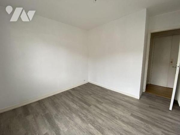 Au c?ur du quartier recherché de Saint-Marc, découvrez cet appartement de type 4 situé au premi...