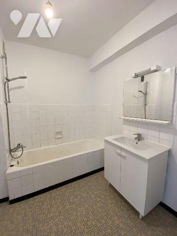 Au c?ur du quartier recherché de Saint-Marc, découvrez cet appartement de type 4 situé au premi...