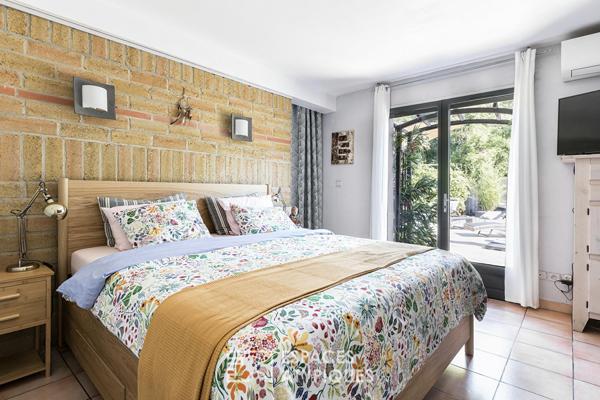 Villa d’architecte dans son écrin de verdure à Labastidette