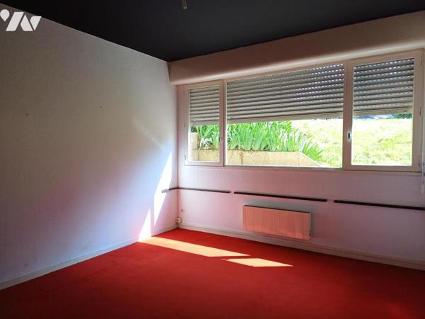 A VENDRE à NANTES Mangin/Beaulieu - Un local à usage de bureaux de 168m2 + 2 parkings