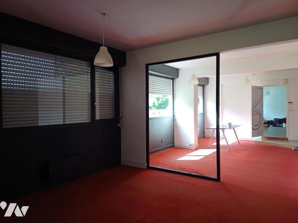 A VENDRE à NANTES Mangin/Beaulieu - Un local à usage de bureaux de 168m2 + 2 parkings