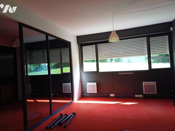A VENDRE à NANTES Mangin/Beaulieu - Un local à usage de bureaux de 168m2 + 2 parkings