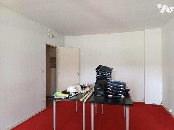 A VENDRE à NANTES Mangin/Beaulieu - Un local à usage de bureaux de 168m2 + 2 parkings