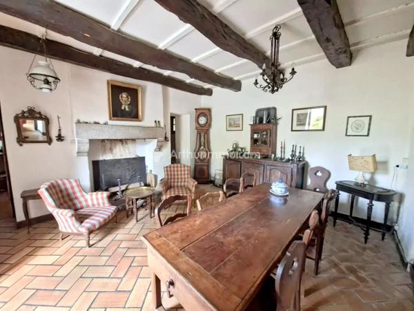 Vente                                                      Propriété
                        
                     7 pièces                      195 m2                     à Saint-Amans-Valtoret