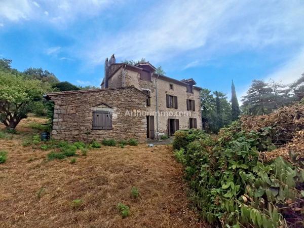 Vente                                                      Propriété
                        
                     7 pièces                      195 m2                     à Saint-Amans-Valtoret