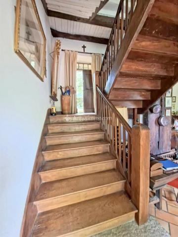 Vente                                                      Propriété
                        
                     7 pièces                      195 m2                     à Saint-Amans-Valtoret