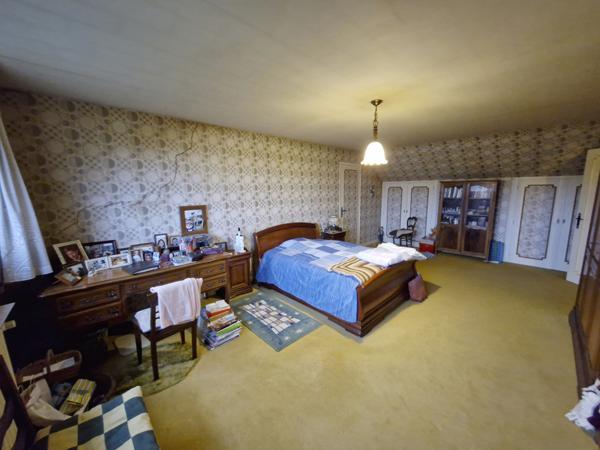 Ensemble de 2 MAISONS MITOYENNES sur SOUS-SOL sur TERRAIN de 4207m²