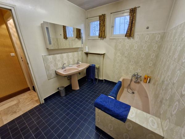 Ensemble de 2 MAISONS MITOYENNES sur SOUS-SOL sur TERRAIN de 4207m²