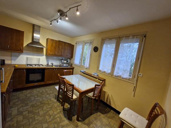 Ensemble de 2 MAISONS MITOYENNES sur SOUS-SOL sur TERRAIN de 4207m²