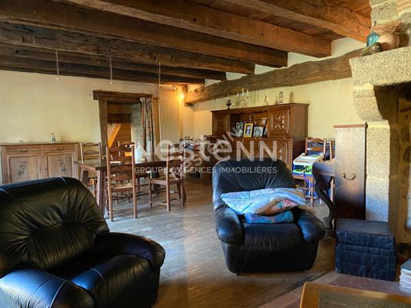 Charmante maison atypique avec grange à Saint-Estèphe, proche de l'étang au calme