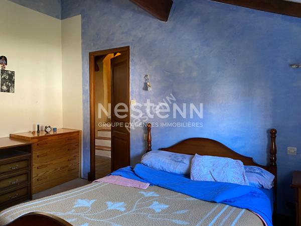 Charmante maison atypique avec grange à Saint-Estèphe, proche de l'étang au calme