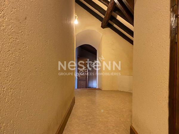 Charmante maison atypique avec grange à Saint-Estèphe, proche de l'étang au calme